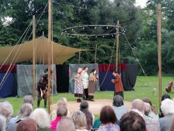 Wandertheater Ton und Kirschen in Lenzen (Foto: Landkreis Prignitz)