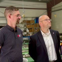 Marc Histermann von der DRK-Katastrophenhilfe des Kreisverbandes Prignitz empfing den Prignitzer Landrat Christian Müller und führte ihn durch die einzelnen Stationen. Foto: Gina Werthe / Landkreises Prignitz