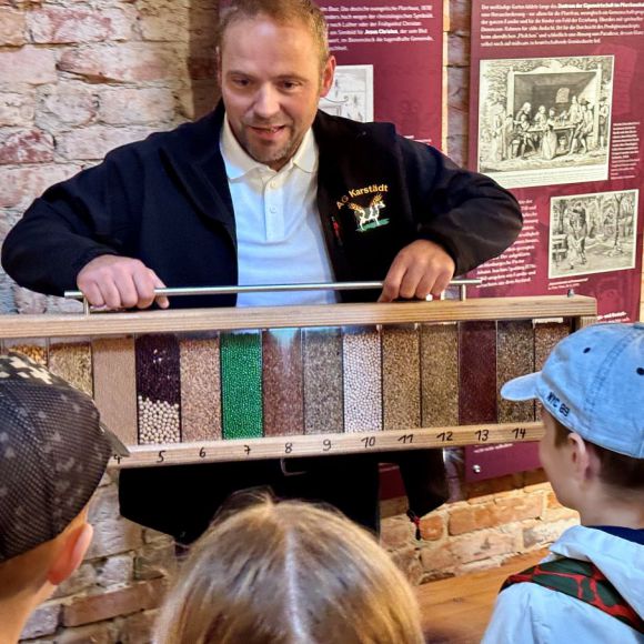 Bei einem Quiz konnten die Kinder ihr Wissen über Getreidesorten unter Beweis stellen. / Foto: Gina Werthe, LK Prignitz