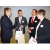 Dr. Simion Cretu überreicht Gastgeschenke (Foto: LK Prignitz)